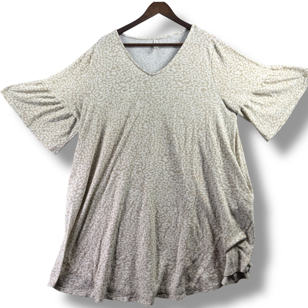 Emerald Womens 2XL Leopard Print V-Neck Ruffle Sleeve Knit Top with Pockets